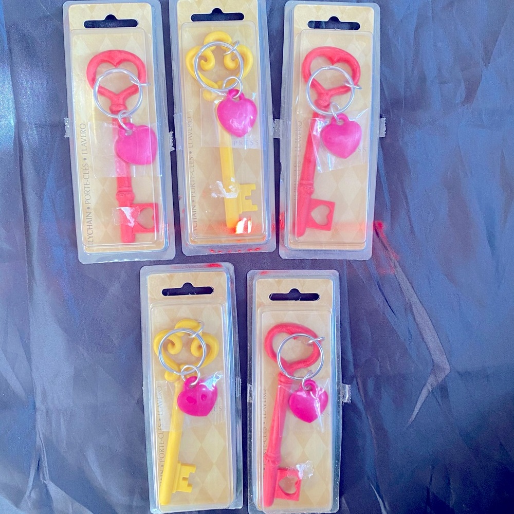5 Keychains (key & heart)